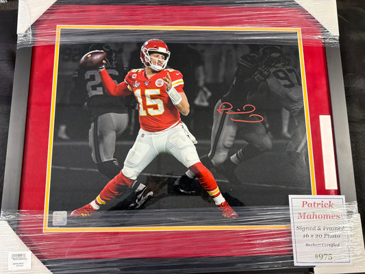 Patrick Mahomes 16*20 signed  photo