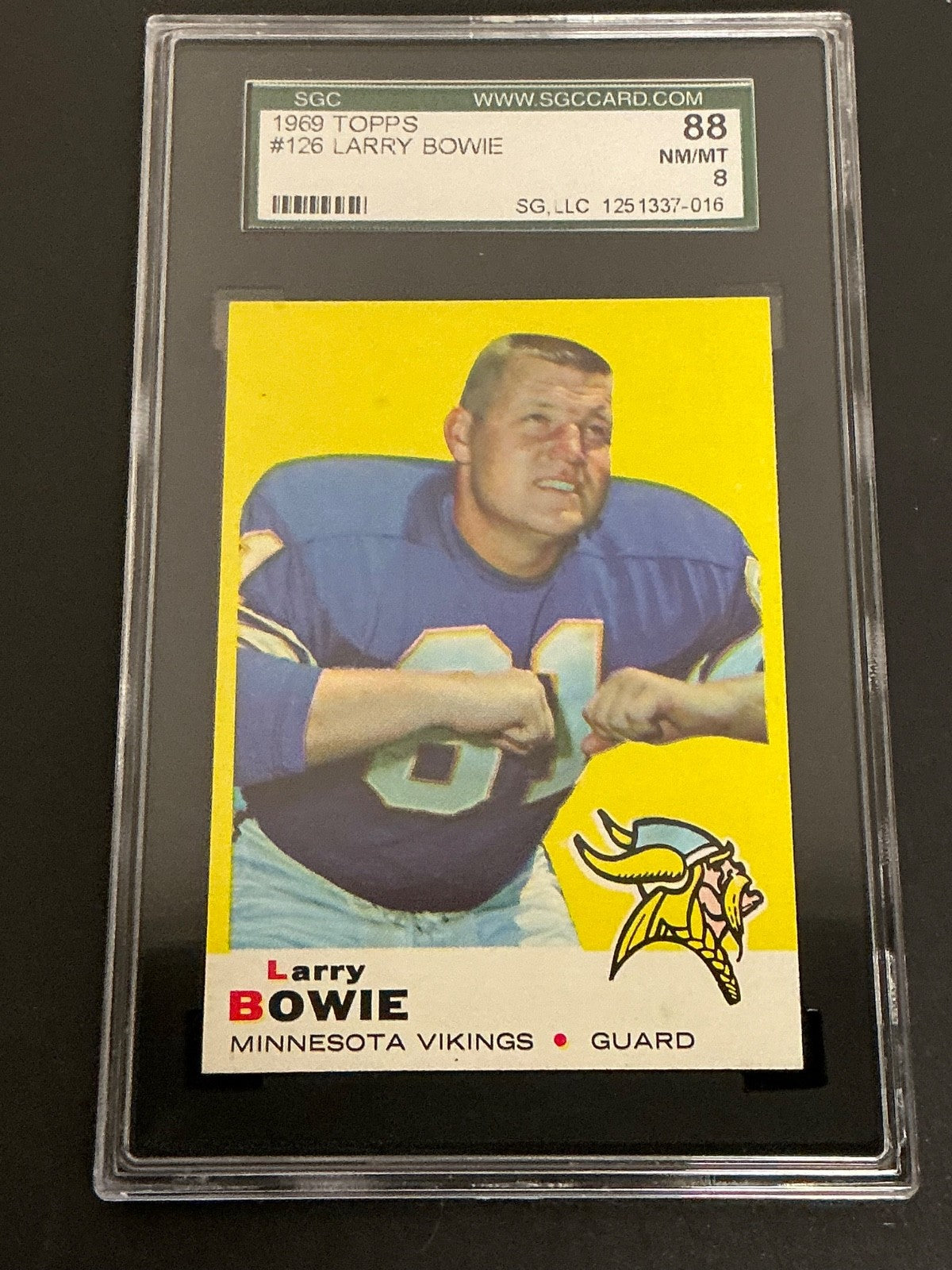 1969 Topps #126 Larry Bowie Vikings SGC 8 NM/MT 016