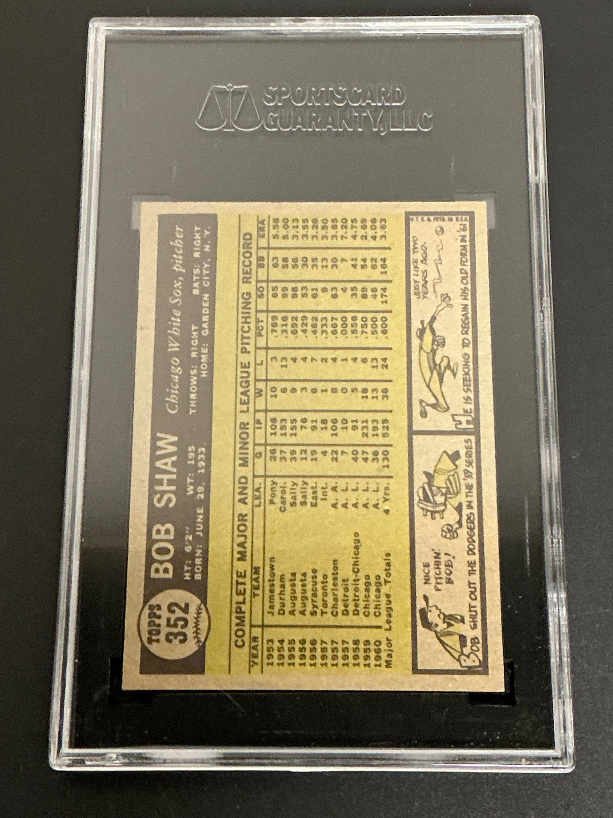 1961 Topps #352 Bob Shaw White Sox SGC 8 NM/MT 066
