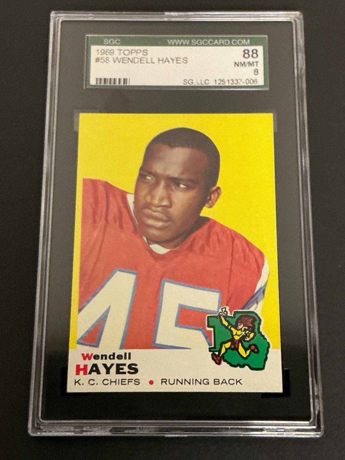 1969 Topps #58 Wendell Hayes Chiefs SGC 8 NM/MT 006
