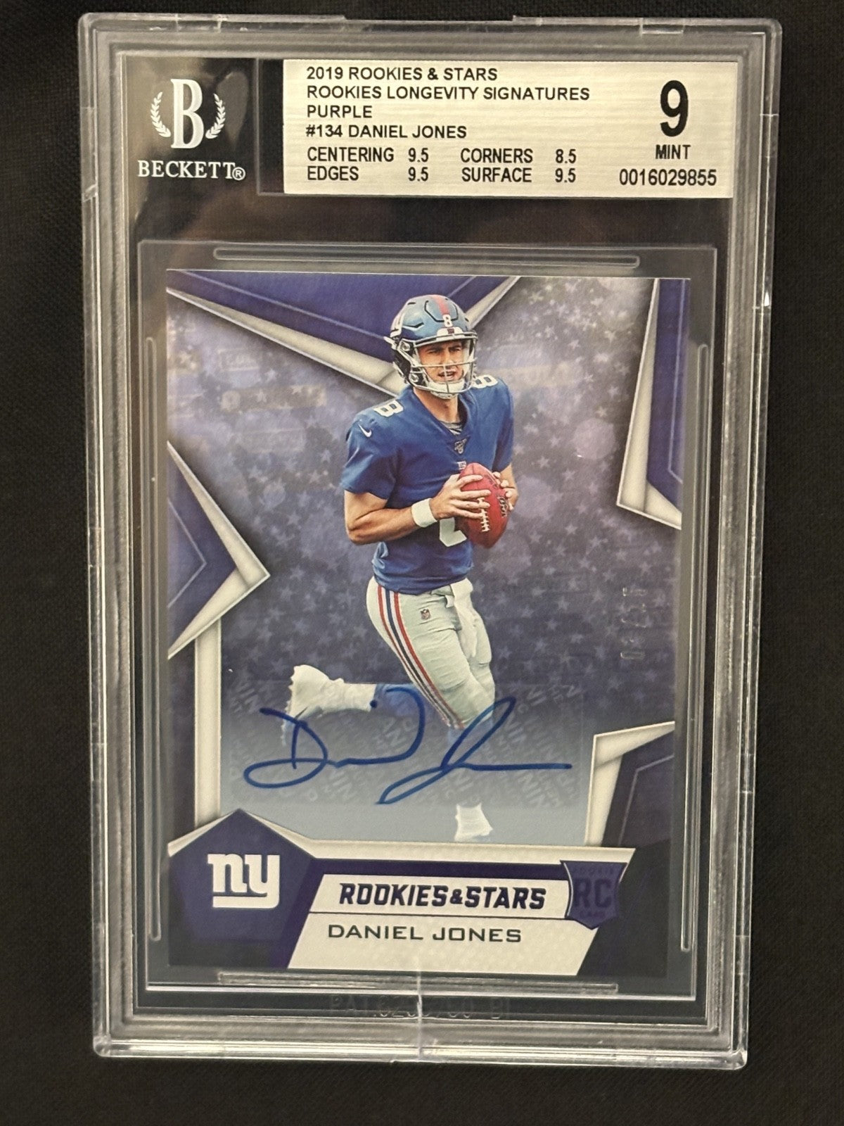 2019 R&S #134 Daniel Jones Auto RC Longevity Purple /25 BGS 9 *Cracked Slab* 855