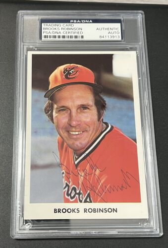 BROOKS ROBINSON ORIOLES Slabbed Auto Signed Team Issued PostCard Psa/Dna -  Duck's Dugout